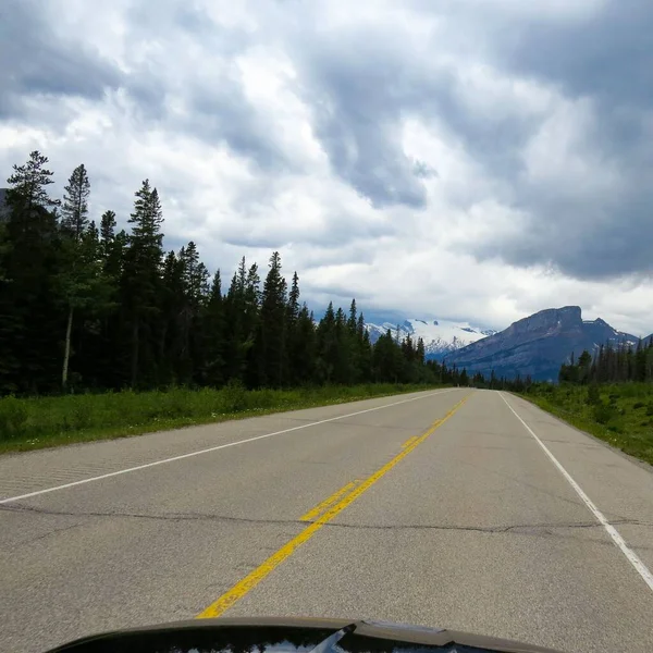 Banff Alberta 'nın güzel yolları, Kanada