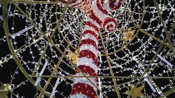 Wysoka Podświetlana Choinka Jarmarku Bożonarodzeniowym Widok Dołu Gyor Węgry — Zdjęcie stockowe