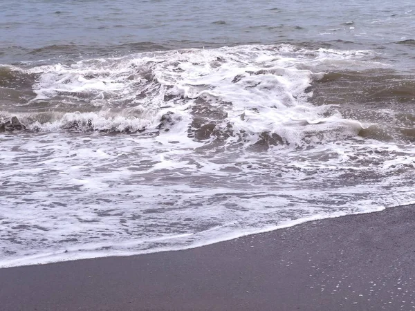 Una Dolce Onda Mare Una Spiaggia Sabbiosa Fnideq — Foto Stock