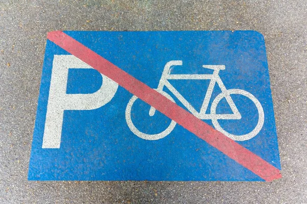 Letrero Azul Sin Estacionamiento Bicicletas Suelo —  Fotos de Stock