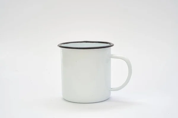 Primer Plano Una Taza Esmalte Aislada Sobre Fondo Blanco — Foto de Stock