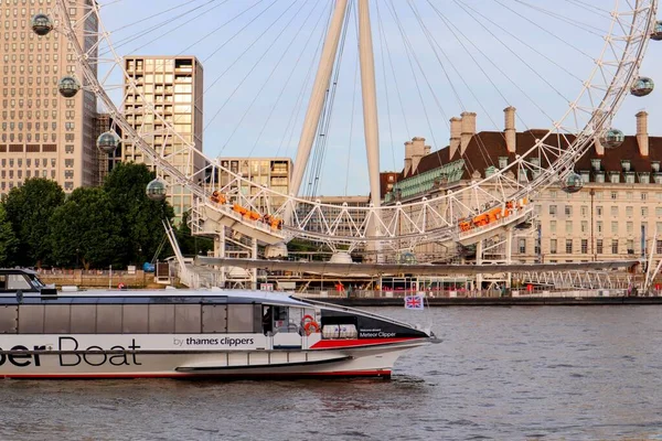 Londra Gözü Nün Manzaralı Turist Botlu Güzel Bir Resmi — Stok fotoğraf