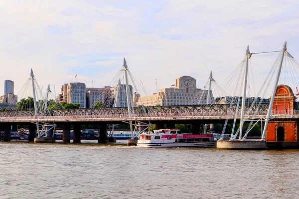 Una Vista Desde London Hungerford Bridge Golden Jubilee Bridges Sobre —  Fotos de Stock