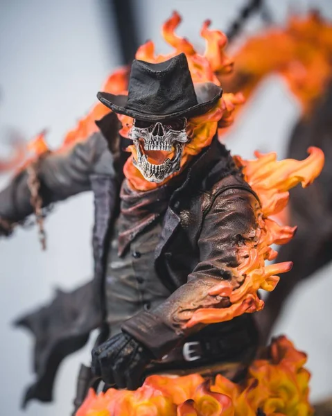 Egy Függőleges Felvétel Egy Marvel Ghost Rider Figuráról Studios Tól — Stock Fotó