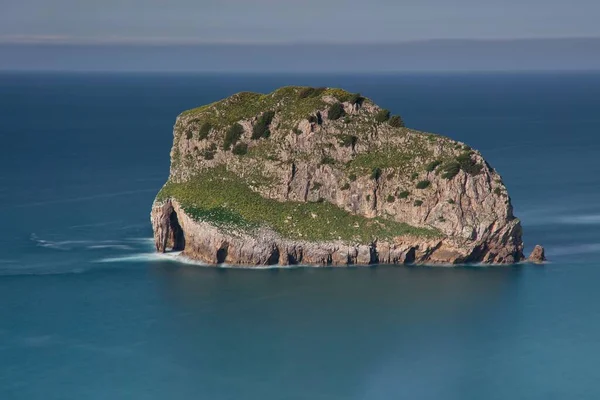 Giant Rock Middle Ocean Bizkaia Coast Spain — Stock Photo, Image