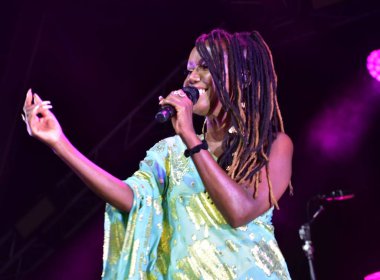 Bristol Harbour Festivali, Bristol Amfitiyatrosu, Bristol, İngiltere 'de Nil Rodgers ve Chic performanslarını sergilediler. 13 Temmuz 2022.