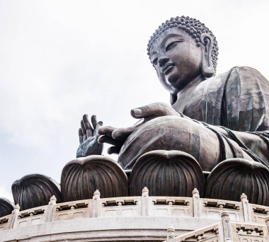 Hong Kong 'daki Lantau Adası' ndaki Ngong Ping 'de Tian Tan Buddha' nın (Büyük Buda) yakın çekimi.