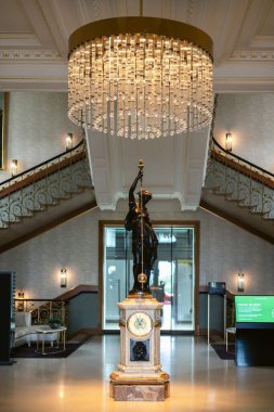 İsviçre, Zürih 'teki The Old Grand Hotel' in dikey çekimi.