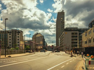 Frankfurt, Almanya, 28 Mayıs 2022: Thia şehir merkezi Alman bankası Commerzbank 'ın küçük, modern bir ofis binası..