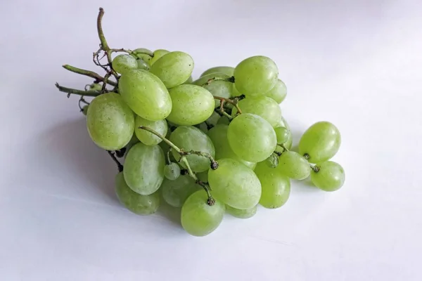 Raisins Blancs Frais Couleur Verte Sur Fond Blanc — Photo