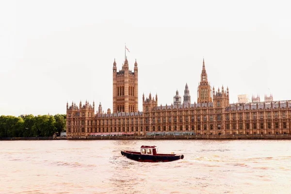 Beautiful Shot Westminster Palace London Waterscape Boats — Stock Photo, Image