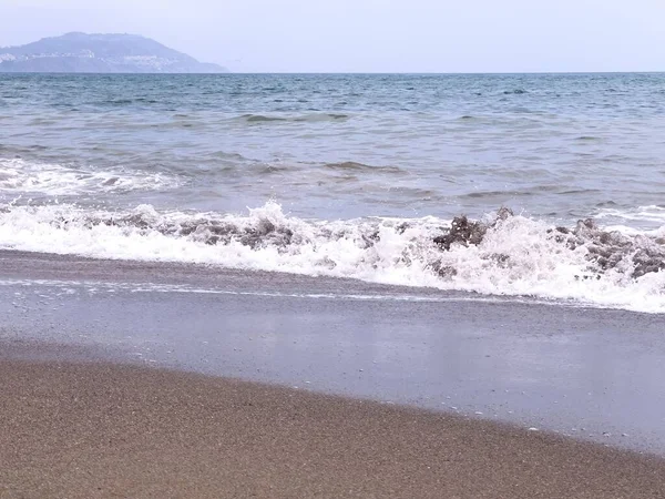 Una Suave Ola Mar Una Playa Arena Fnideq —  Fotos de Stock