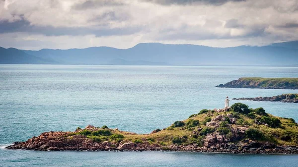 Beautiful View Island Lighthouse Surrounded Sea — Stock Photo, Image
