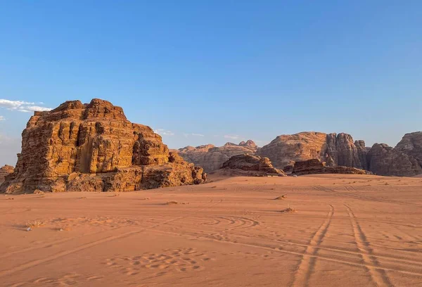 Fascynujące Ujęcie Słynnego Stanowiska Archeologicznego Petra Jordanii Słoneczny Dzień Pod — Zdjęcie stockowe