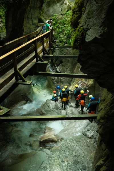 Grupo Pessoas Canyoning Desfiladeiro Seisenkergklamm Weissbach Bei Lofer Áustria — Fotografia de Stock