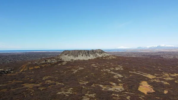 Snaefellsnes yarımadasındaki volkanik bir kraterin hava görüntüsü.