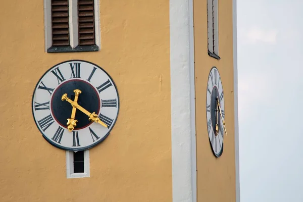 教会の時計の美しい景色 — ストック写真