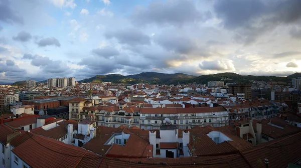 Eine Luftaufnahme Der Schönen Stadtlandschaft Von Bilbao Spanien Mit Wohngebäuden — Stockfoto