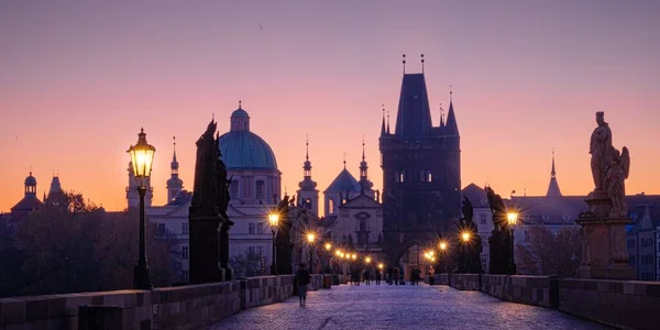 Karlsbron Medeltida Stenvalvsbro Som Korsar Floden Vltava Prag Tjeckien — Stockfoto