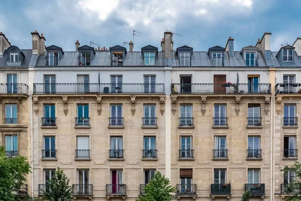 Paryż Piękny Budynek Centrum Miasta Typową Paryską Fasadą Place Nation — Zdjęcie stockowe