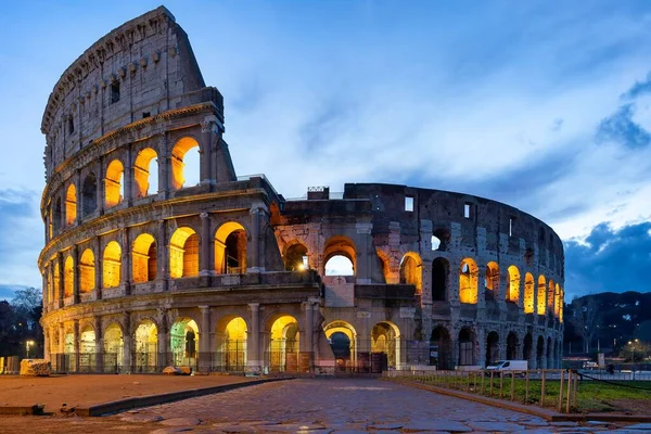 Şafak Vakti Roma Daki Colosseum Büyüleyici Manzarası — Stok fotoğraf