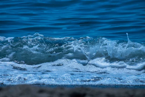 Detalhe Das Ondas Mar Que Chegam Praia Conceito Férias Descanso — Fotografia de Stock