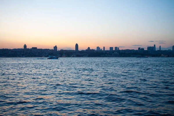 Une Vue Couper Souffle Depuis Mer Istanbul Skyline Pendant Coucher — Photo