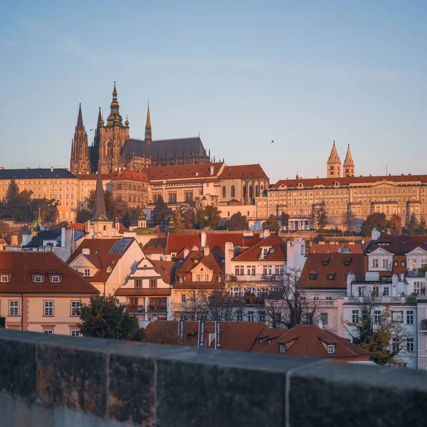 布拉格和洛科维奇宫的城市景观 — 图库照片