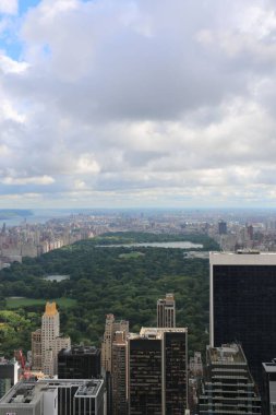 Central Park 'ın New York' taki Top of the Rock şehrinden dikey bir görüntüsü.