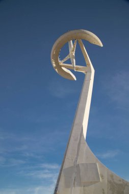 İspanya, Barcelona 'daki Montjuic İletişim Kulesi' nin dikey görüntüsü.