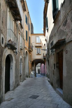 Sant 'Agata de' Goti 'de dar bir sokak, Benevento ilinin ortaçağ köyü..