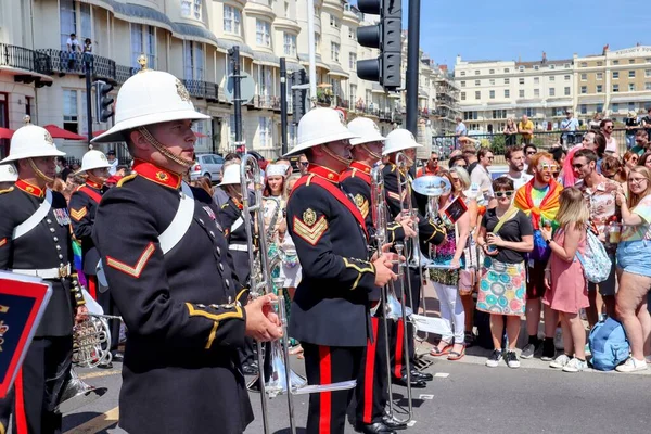 Eine Band Bei Der Brighton Pride Parade Während Menschen Auf — Stockfoto