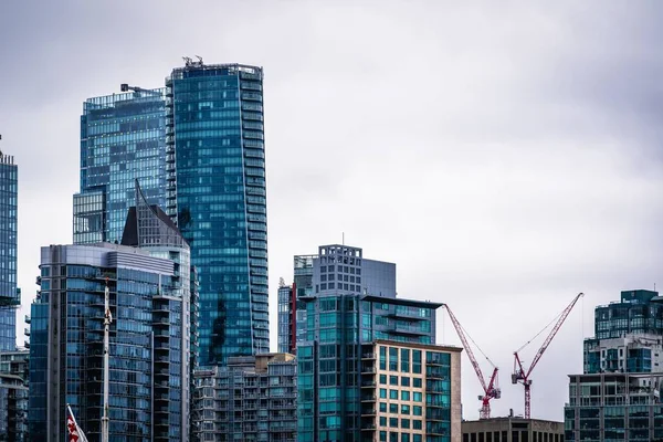 温哥华市中心的建筑物和摩天大楼 — 图库照片