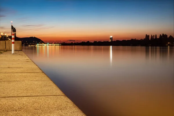 ウィーン オーストリア 日没のドナウ川の魅惑的な景色 — ストック写真