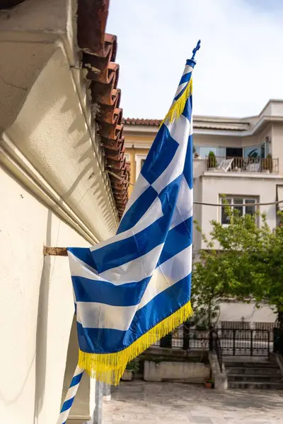 Вертикальный Крупный План Греческого Флага Висящего Стене Афинах Гриз — стоковое фото