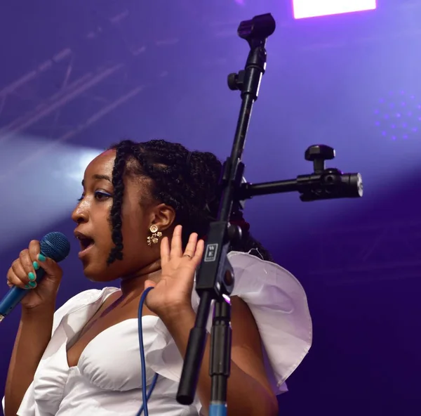 Şarkıcı Söz Yazarı Amahla Bristol Liman Festivali Nde Sahne Aldı — Stok fotoğraf