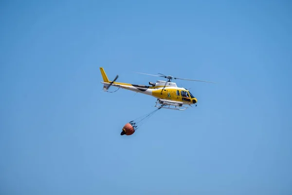 Firefighting Service Helicopter Carrying Basket Water Flying Pour Water Fire — Stock Photo, Image