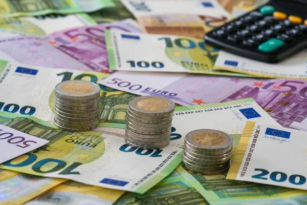 Kupa Banknotów Monet Euro Stole Koncepcja Biznesu Inwestycji — Zdjęcie stockowe