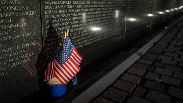 Vietnam War Memorial Zászlókkal Éjszaka Washington Usa — Stock Fotó