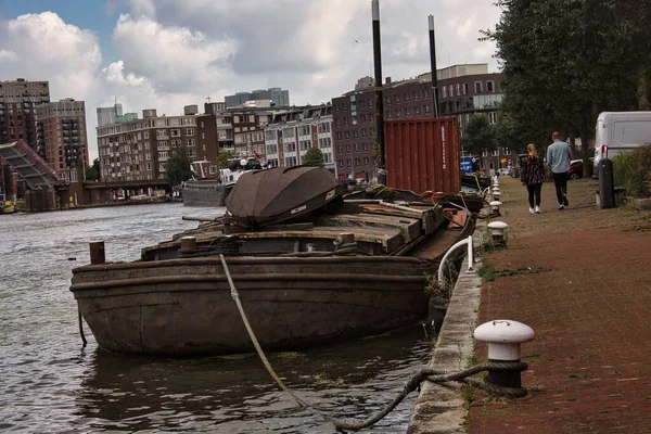 Σκάφος Αγκυροβολημένο Στον Ποταμό New Meuse Nieuwe Maas Στο Ρότερνταμ — Φωτογραφία Αρχείου