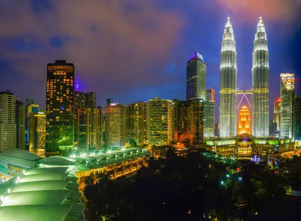 Μια Όμορφη Νυχτερινή Θέα Της Κουάλα Λουμπούρ Skyline Petronas Twin — Φωτογραφία Αρχείου