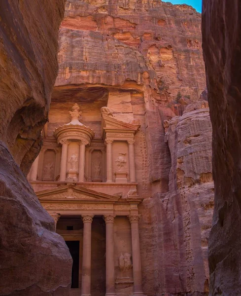 Hermoso Plano Del Famoso Templo Jazneh Tallado Piedra Arenisca Petra — Foto de Stock