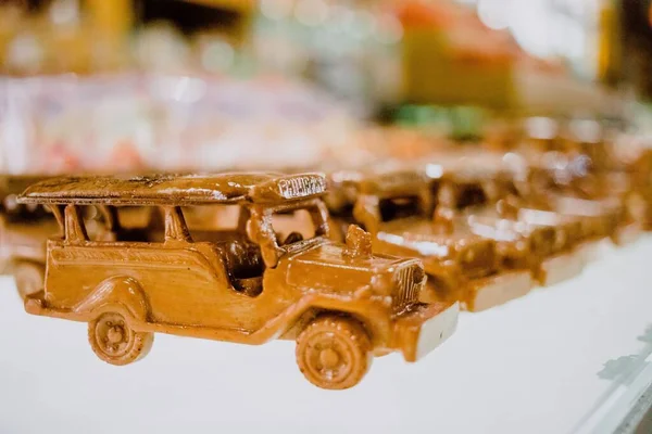 Nahaufnahme Eines Goldenen Auto Souvenirs Von Den Philippinen — Stockfoto