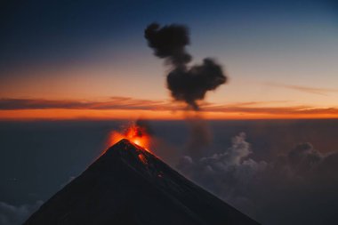 Guatemala 'da Volkan de Fuego' nun güçlü bir patlamasının başlangıcı