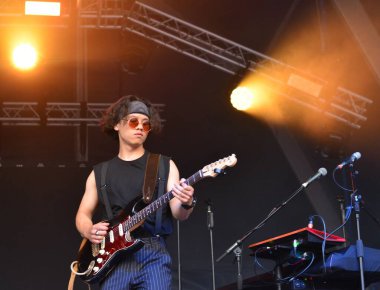 Şarkıcı ve söz yazarı Amahla Bristol Liman Festivali 'nde sahne aldı. Bristol Amfitiyatrosu. Bristol, İngiltere. 13 Temmuz 2022.