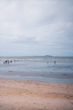 Oradayken, birden gözyaşlarım akmaya başladı..
