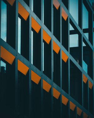 Wroclaw 'ın merkezindeki modern binalardan biri.