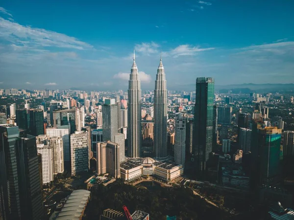Вид Безпілотник Центрі Куала Лумпуру Міський Пейзаж Хмарочосів Блакитного Неба — стокове фото