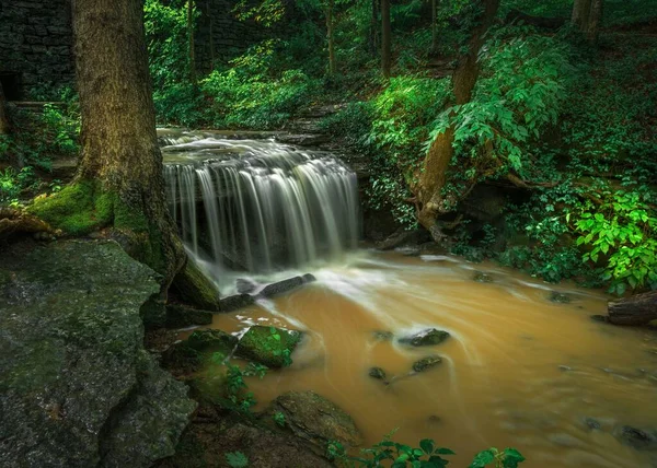 Ein Kleiner Wasserfall Mit Langzeitbelichtung Cherokee Park Louisville Kentucky — Stockfoto