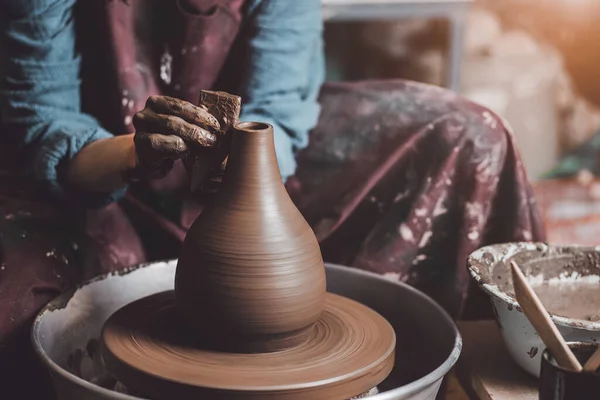 Cropped Image Unrecognizable Female Ceramics Maker Working Pottery Wheel Workshop — Stok Foto